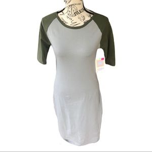 LULAROE JULIA T-SHIRT DRESS 🌈